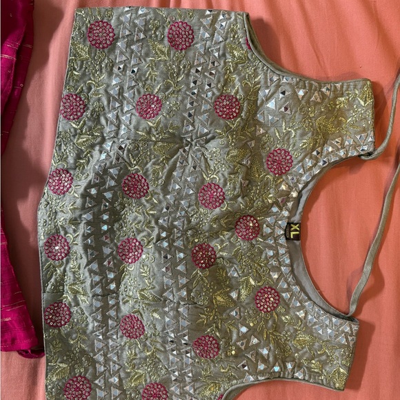 Stunning Fuchsia Wedding Dress Set - Picture 3 of 7